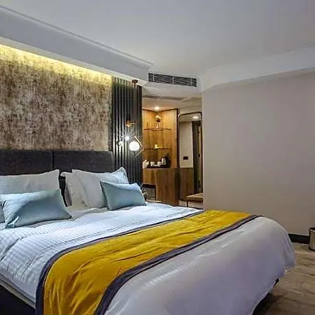 Kayhan Hotel