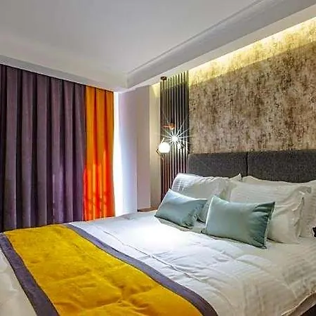 Kayhan 4*